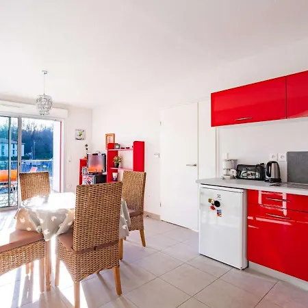 Moderne A 300m De La Avec Terrasse Et Parking Securise - Fr-1-2-417